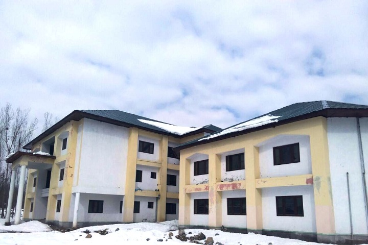 https://cache.careers360.mobi/media/colleges/social-media/media-gallery/25907/2019/10/2/Campus view of Government Polytechnic College Kulgam_Campus-view.jpg